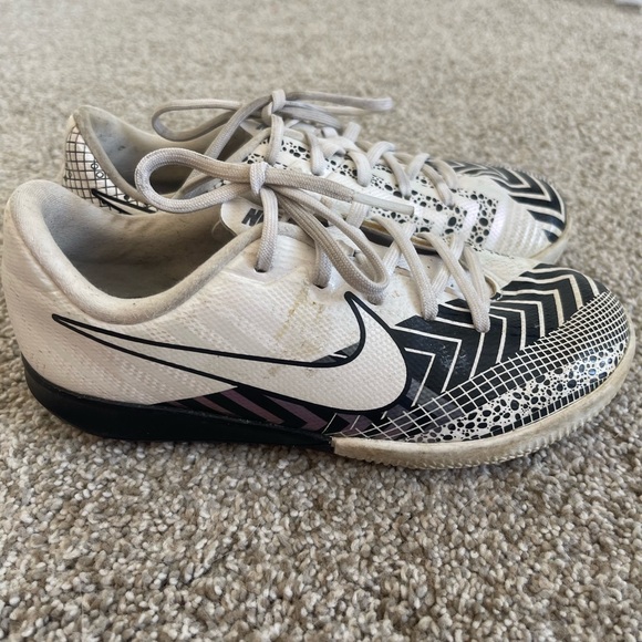 Youth Nike Cristiano Ronaldo Indoor soccer shoes - Picture 5 of 10